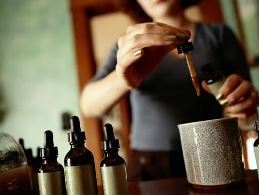 Народные средства: лечение отита маслом камфоры