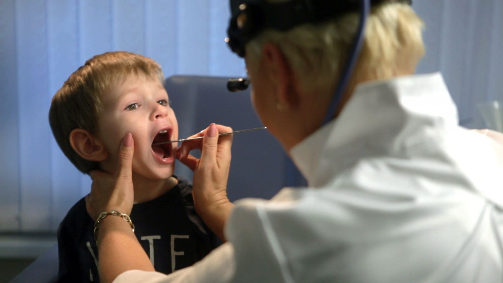 При отите можно греть ухо спиртом