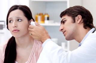 Лечение нужно проводить под надзором врача Чем лучше всего лечить отит