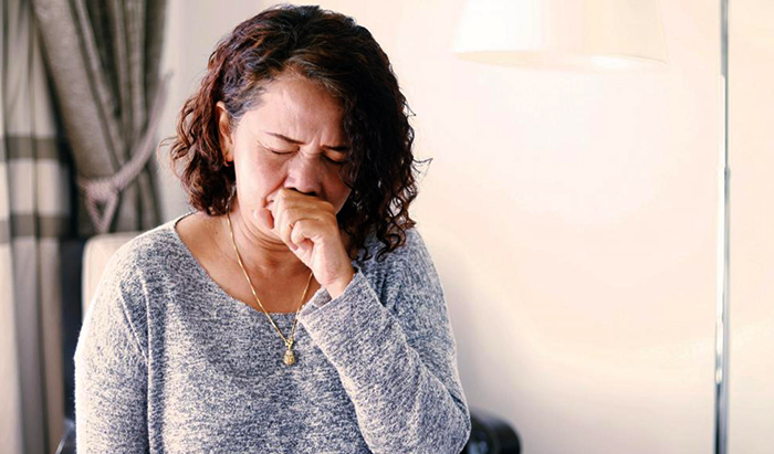 Кашель у женщины