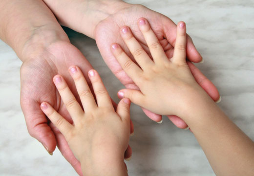 руки ребенка