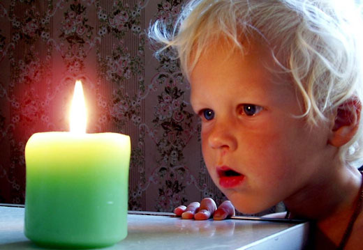 ребенок и свечка