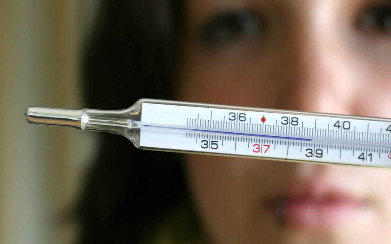 Почему при пневмонии поднимается температура. Не затягивайте с визитом к врачу.