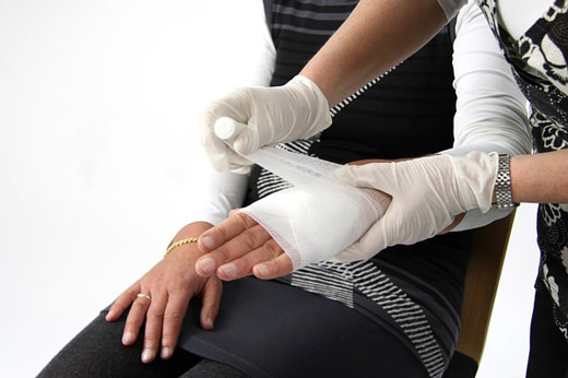 забинтовать ожог